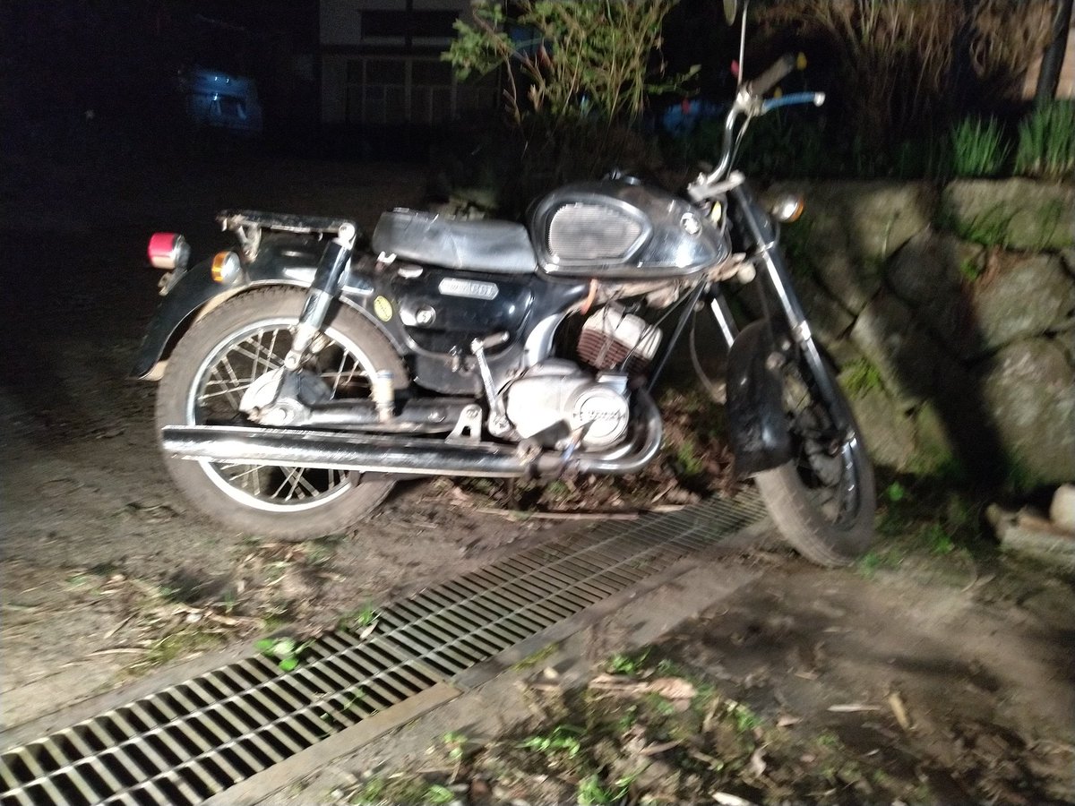 YAMAHA_NS_1000M's tweet image. バイク買っちゃった
バッテリーつないでガソリン入れたら掛かった
#スズキ
#k125
#コレダ