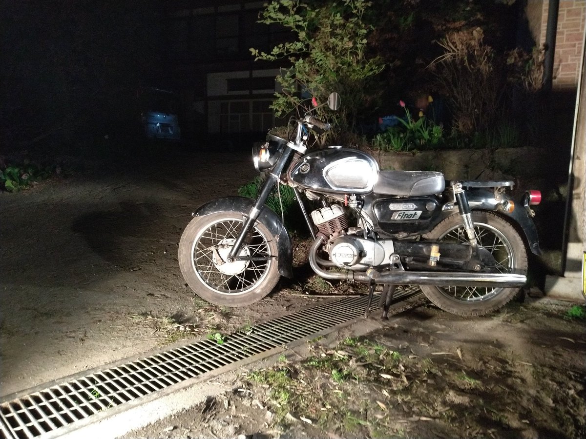 YAMAHA_NS_1000M's tweet image. バイク買っちゃった
バッテリーつないでガソリン入れたら掛かった
#スズキ
#k125
#コレダ