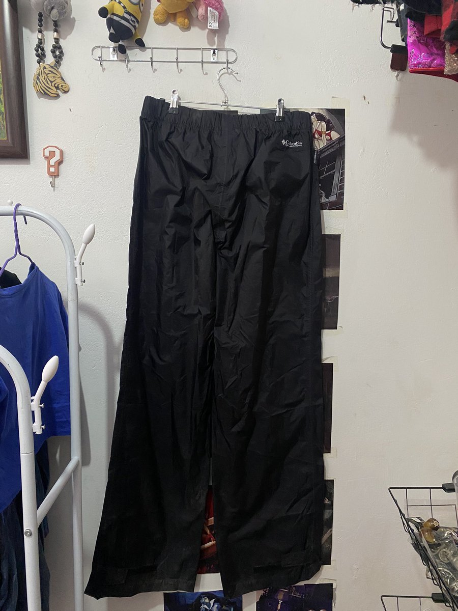 Columbia trackpants(size large)(length 46 inches)
¢55