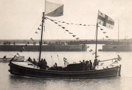 RLNI FACT: Ramsgate’s first motor lifeboat arrived on 30th. December 1925. Its cost was funded by the Prudential Assurance Company and, consequentially, named “Prudential”. It had a top speed of around 8 or 9 knots (approx. 10 m.p.h.) which remained the top 1/2