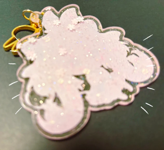 SAKURAアクキー届きました だいふくちゃんとっても可愛い仕上がりです 淡いピンクに桜とキラキラがたくさん散りばめられてて…一目惚れで作って良かったです #好きを形にトリニティ