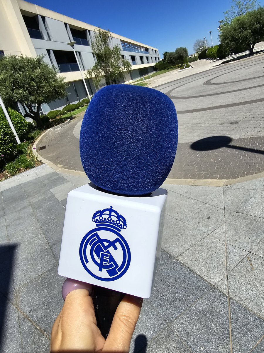 Desde ya en Valdebebas para contaros todo del equipo y luego a Bernabéu, que no os falte de ná! #RealMadrid #ElClasico