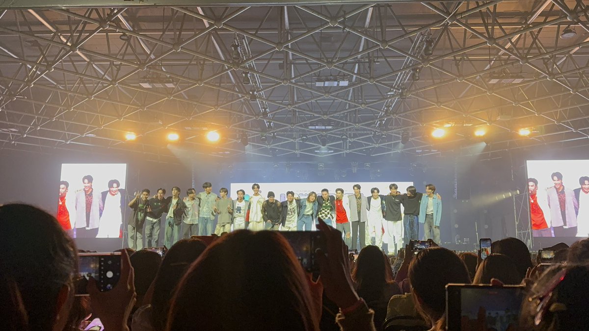 little_thaitea's tweet photo. มีน้ำตาป่ะ ไอ้เจี้ยยยยยย ลาสไอค่อนนน  #LOVENTUREFANCON https://t.co/OToriBQZuV