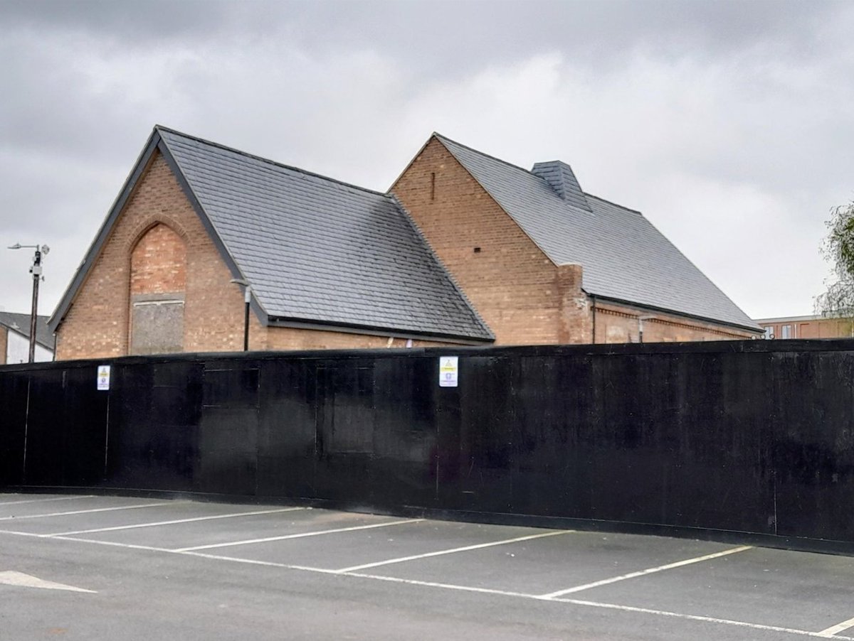 Warwick_DC's tweet photo. The transformation of Leamington continues!

The new roof is on the Old School House on Court Street, and the arches and brickwork detailing looks fantastic!

Learn more about the project at https://t.co/0mlrMUKEUq https://t.co/HhK2M54o5q