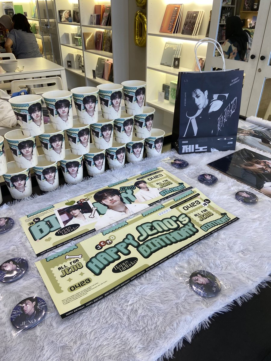 chooingum's tweet photo. Happy (early) Jeno Day🩵

Today I visited @JenoBar0423 ‘s birthday event in Jakarta and it was so well decorated 🥹✨ 

You are so loved Lee Jeno~ Have an amazing 24th birthday🩵

#제노 #JENO #HAPPYJENODAY https://t.co/oKOY0COKRg