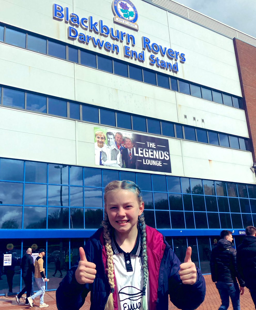 6 Years Later - she’s back at The Rovers. Not changed a bit!! From the despair of Jos to the joy of Danny! Come on @swfc Let’s go 🦉💙 #BLASHW