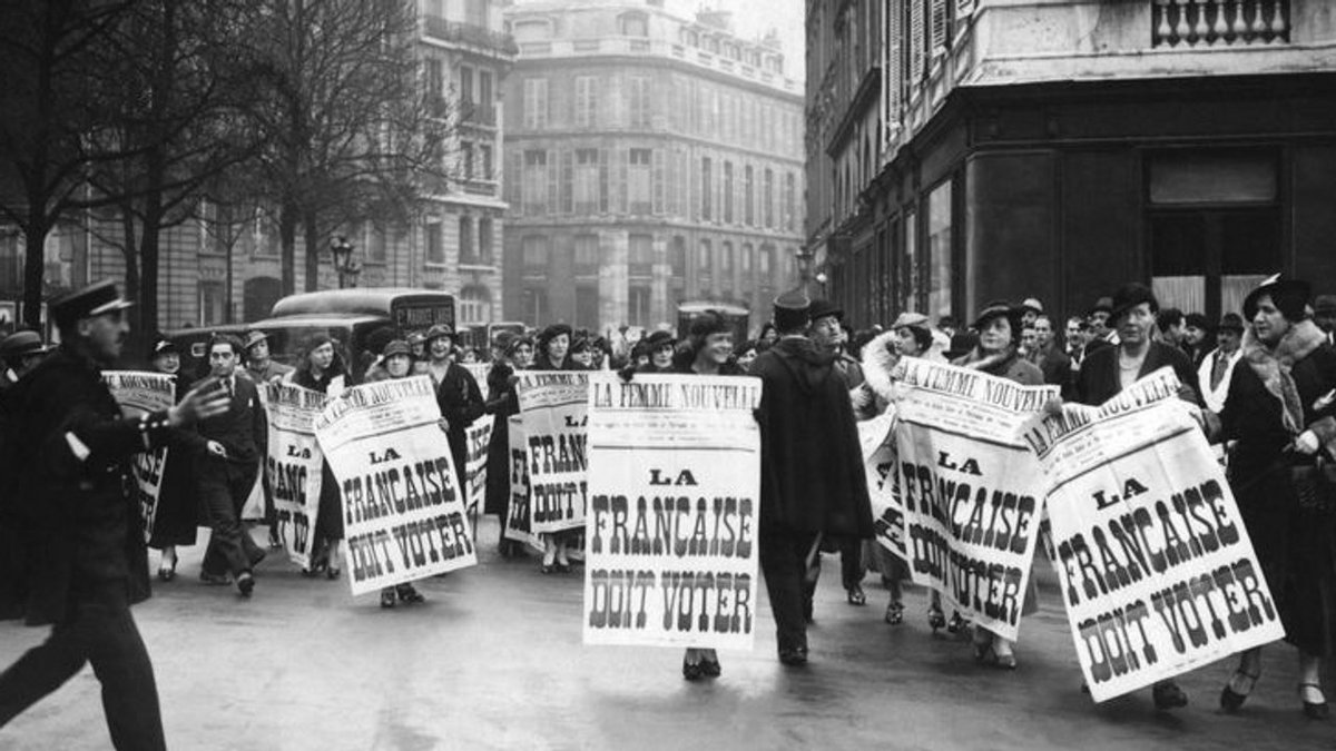 C'était il y a 80 ans... Un 21 Avril 1944, en pleine seconde guerre mondiale que les Françaises ont gagnées le droit de voter grâce à une ordonnance du comité de la libération nationale 🏛️ 🇨🇵 #Féminisme #droitdevote #Vote #Démocratie