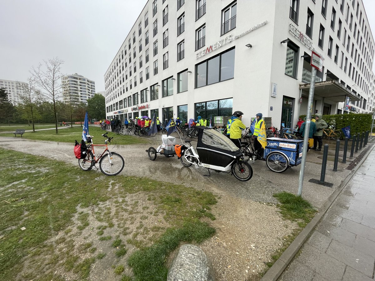 ComCrackerjack || Peace for 🇺🇦 tweet media