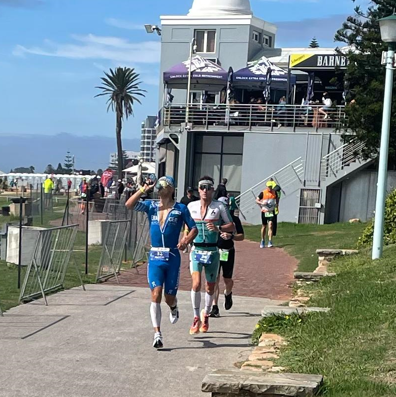 Ondertussen is in Zuid Afrika de marathon begonnen:
Milan Brons begint als 8e, Diede Diederiks als 3e en Marlene de Boer als 4e aan de klus