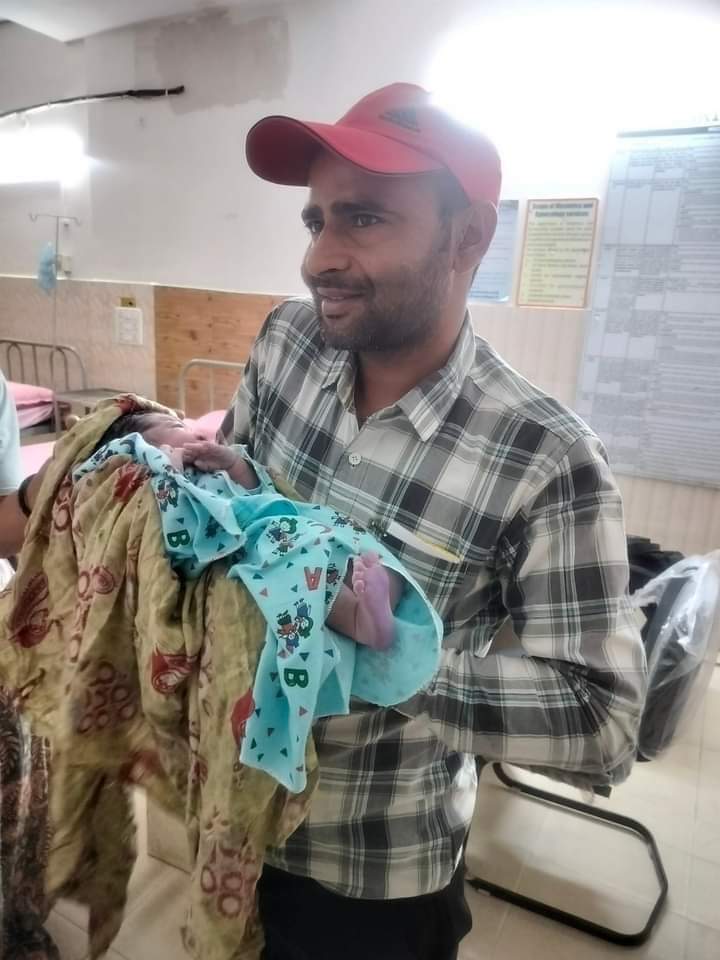 RamMeena012's tweet photo. मीणा वाटी गीतो के बादशाह भाई समान दोस्त सिंगर के आर देवता को पुत्री रत्न प्राप्त होने की हार्दिक शुभकामनाएं 🥰🥰
🥰🥰बधाई हो भाई साहब 🥰🥰
#krdevta #singerkrdevta
#ไบร์ทวิน @HarishMahar16 @madhu1136 @meena575757 @Ramrasmina @Rmeena462 @TribalAnju @suman_pakad @LahariLalMeena3 https://t.co/39ze6pDLqL