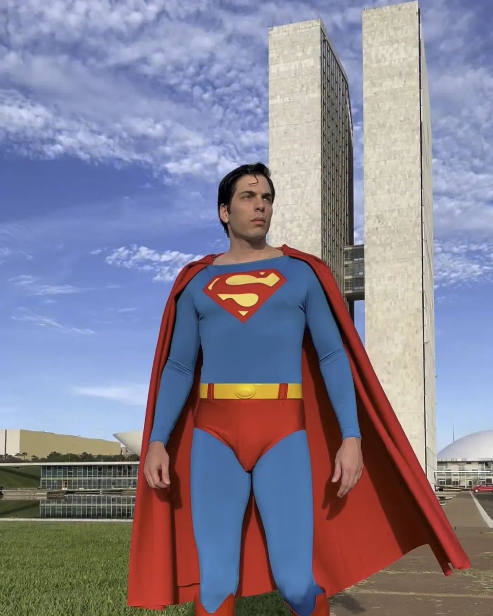 Feliz aniversário, Brasília!

#Brasília #AniversárioDeBrasília #Brasília64anos #Superman #ClarkKent #CongressoNacional