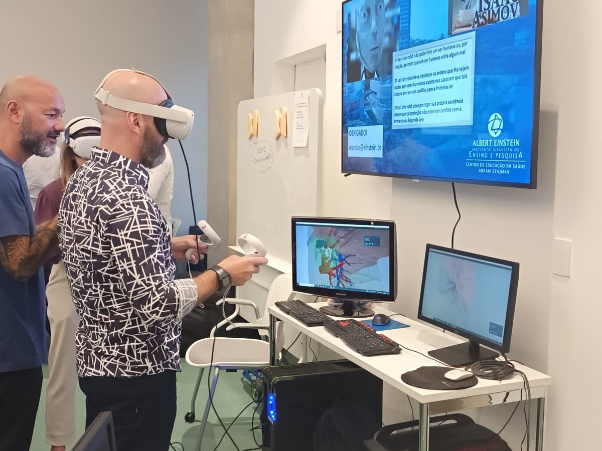 Segmentectomy is the new trend. But, to do it the right way you need planning and training. Our 2-day course provided discussions on evidence, hands-on 3D rec, planning and many 3D segment videos! #einstein #roboticsurgery #thoracicsurgery