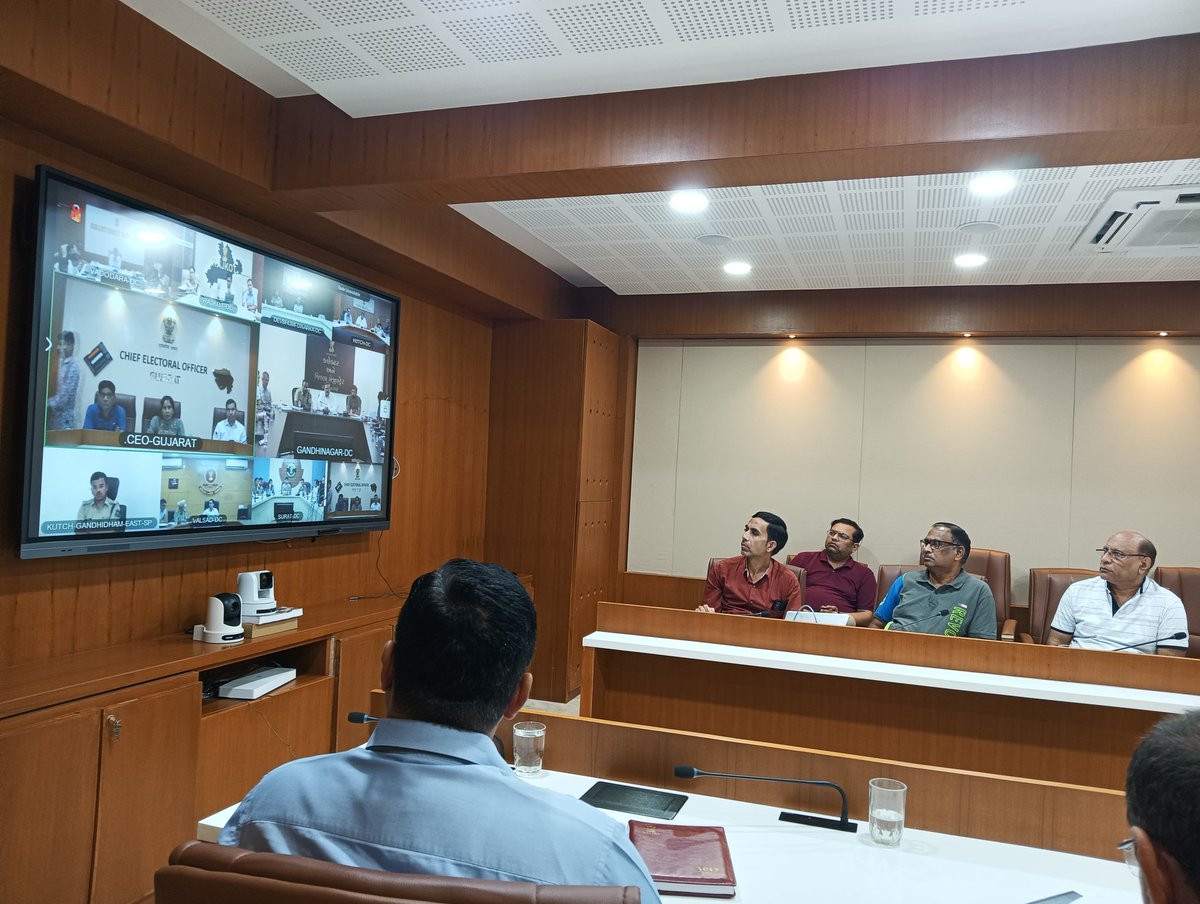 As poll day is near, CEO office reviewed DEOs &amp; SPs through VC for queue management, facilities at polling station,VIS, TIP, EVM protocol, model PS &amp; control room
#IVoteforSure #MeraVoteDeshkeliye #ChunavKaParv #DeshKaGarv
#LokSabaElections2024