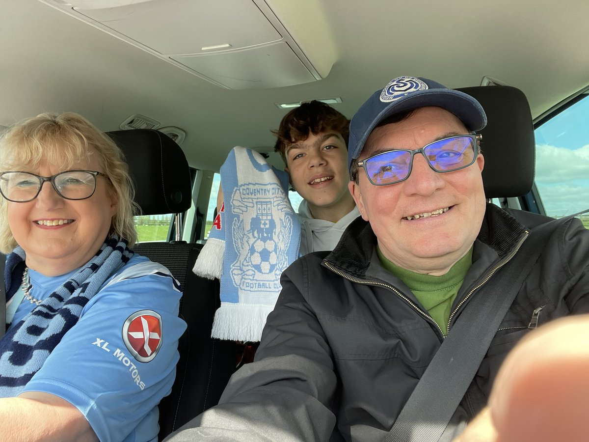 dobeidas's tweet photo. On our way to Wembley, we’re on our Wembley Way! #PUSB https://t.co/PoiYEegXhW