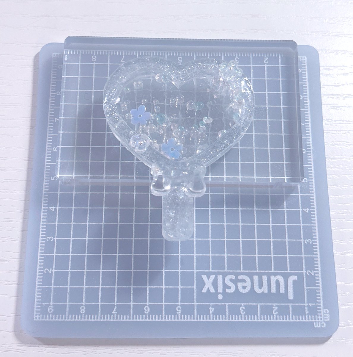 NiboshiNeiro's tweet photo. 初めてのハンドメイド🫶🫧
透明、泡、シャボン玉…表現が難しい💦

揮発したガスで喉も痛く、なかなか厳しい状況での作業でしたっ… .ᐟ

活動再開に向け、対策しながらまたがんばります𓂃𓈒𓏸

#ハンドメイド https://t.co/QZxURbv4bD
