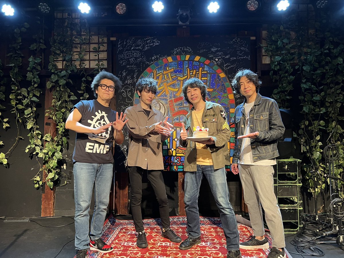 SCOOBIE_DO's tweet photo. 「コヤマシュウ49年・磔磔50年 合同生誕LIVE」@京都磔磔へお越しの皆様ありがとう!どちらもおめでとうございます!磔磔この先もお世話になります!また来ます!! #スクービー #scoobie #コヤマシュウ https://t.co/zoBfKKyFMN