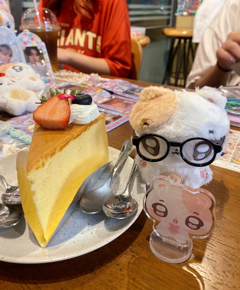 행운이 많이 먹어~🍰🐹

#행운이 #Heangwoonnie #แฮงอุนนี่