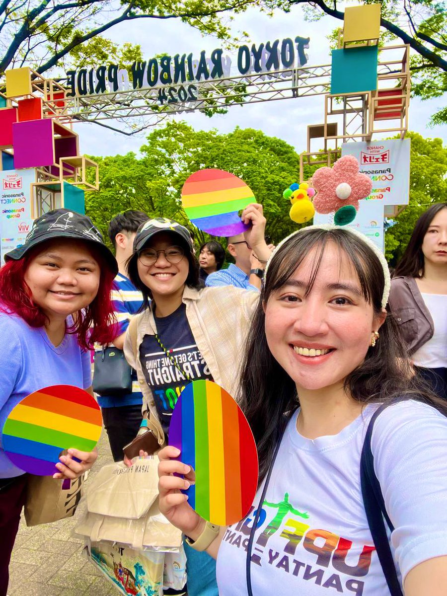 PATmaluu's tweet photo. And so the tradition continues

So much changes, so many people that came and went but so much growth from all of it. Will always be proud of the love that left and is left. For others but esp for ourselves. May we never get tired of loving. 

Happy Pride from Tokyo! 🏳️‍🌈���🇵 https://t.co/oizdHkOsT1