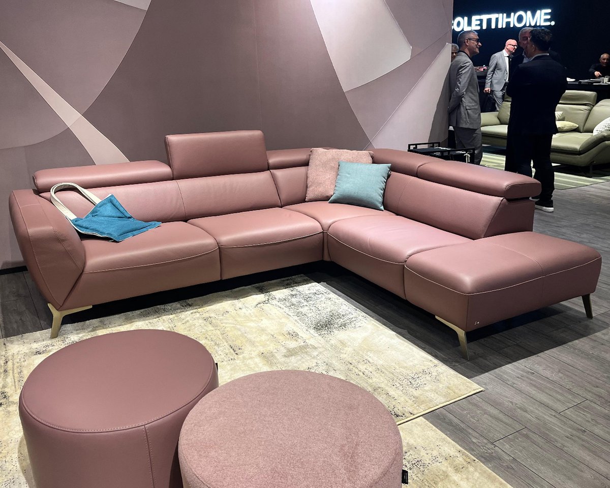 Pastels are back. NicolettiHome's sofa in new rose/powder pink colour.

#nicolettiohome #simplymilan #milanodesignweek #italiansofas #sofadesign #italianfurniture #MilanDesignWeek2024 #SaloneDelMobile2024 #salonedelmobilemilano