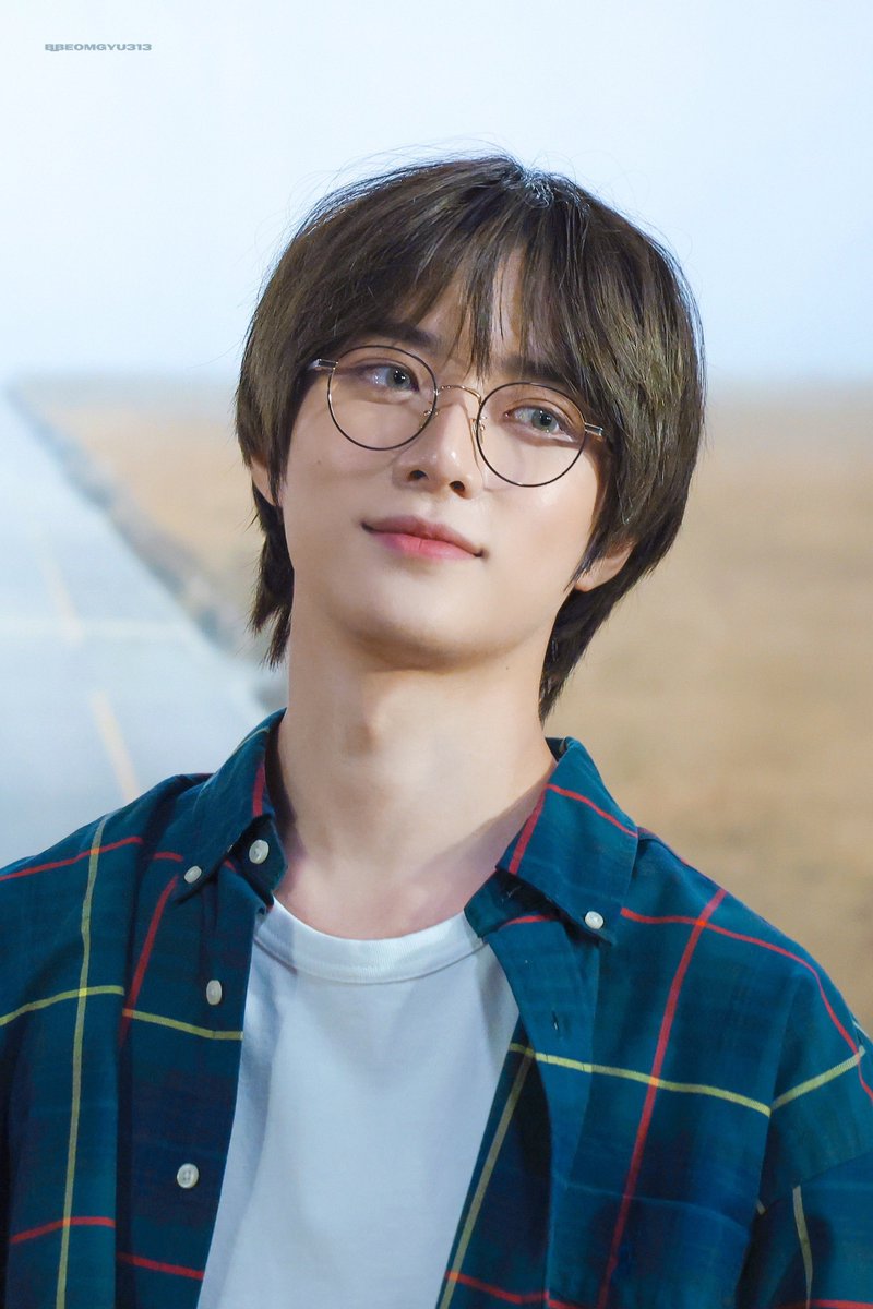 B_Beomgyu313's tweet photo. 240412 기본착장이젤로좋아요
#BEOMGYU #범규 #TXT https://t.co/JQFQhZF36n