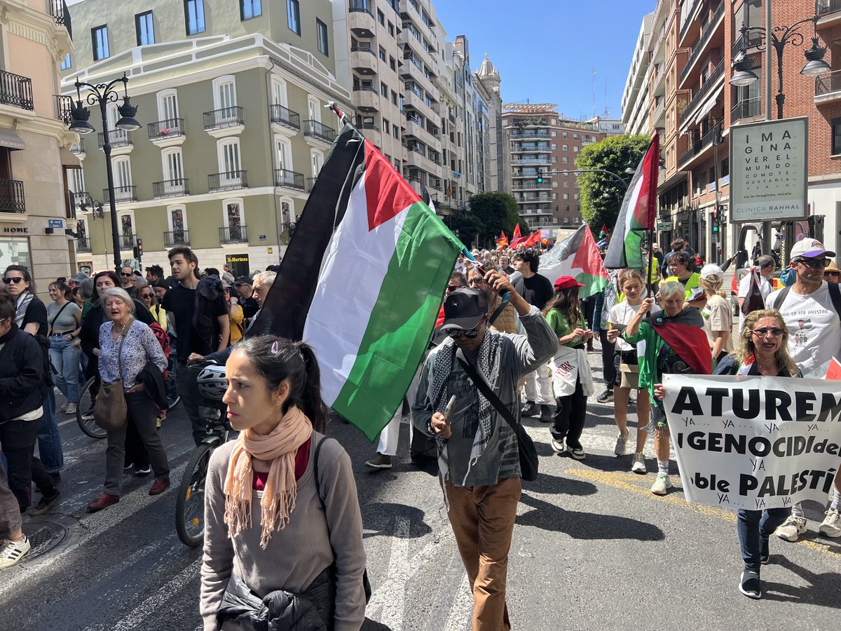 València AQUÍ ESTAMOS‼️ 💪🏼✊🏽 🇵🇸 “Isr4el 4sesin4, Europa patrocina” cantan por las calles de la ciudad, capital del Turia.