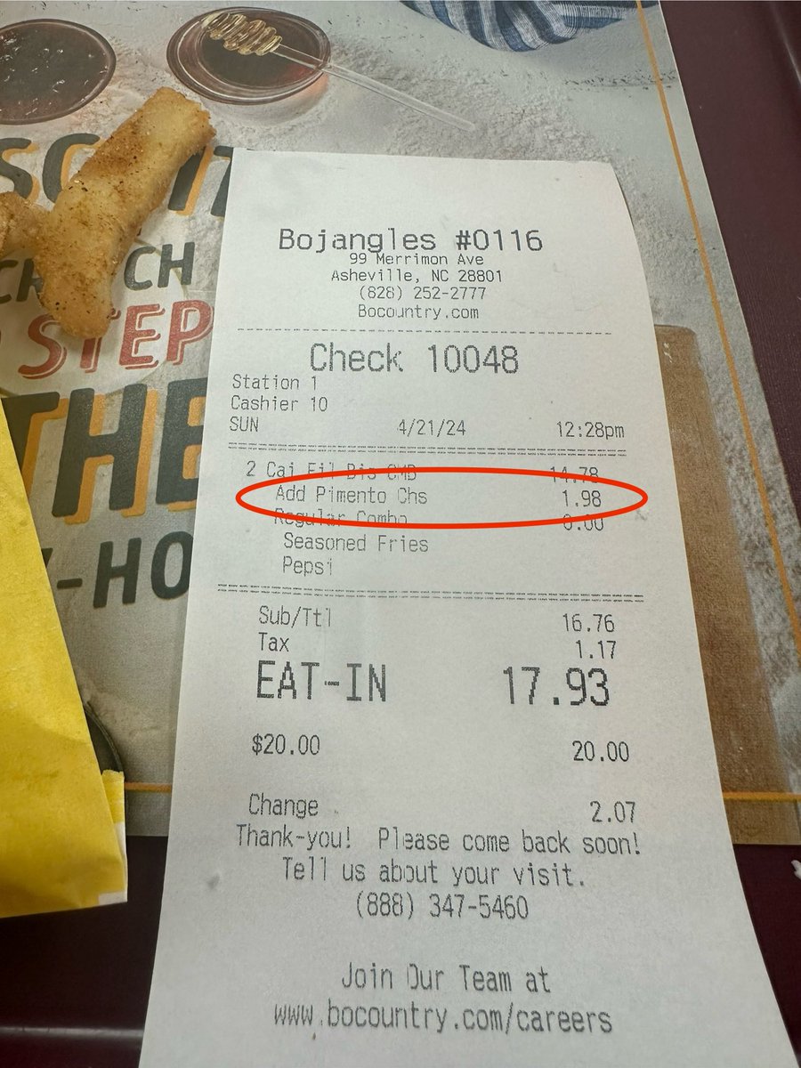 ColtonJames's tweet photo. @Bojangles “sorry we don’t sell pimento cheese” after I was sold pimento cheese on my biscuit. https://t.co/i5OddJbD3Q