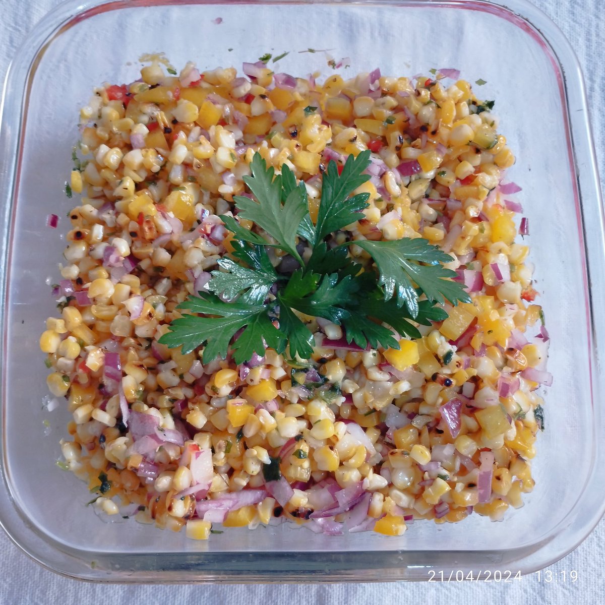 Carvalho_A_Helo's tweet photo. Fiz hoje a salada mexicana com milho grelhado, receita da #cozinhapratica @RitaLobo #panelinha . Rita o espremedor em cerâmica foi feito por mim. https://t.co/GQB8x87If7