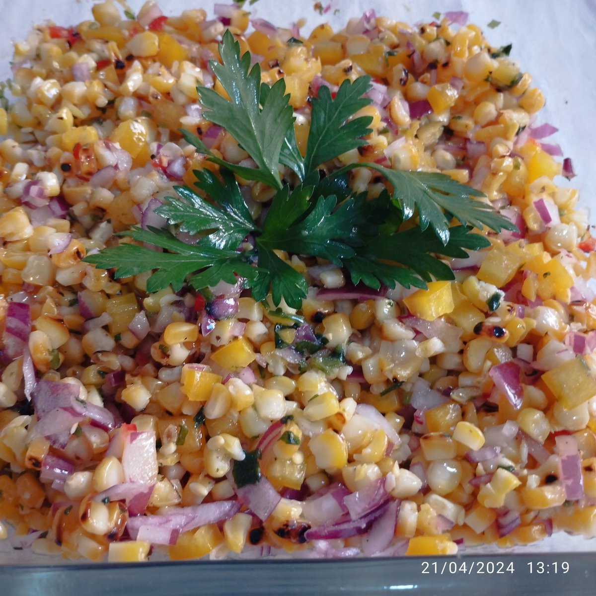 Carvalho_A_Helo's tweet photo. Fiz hoje a salada mexicana com milho grelhado, receita da #cozinhapratica @RitaLobo #panelinha . Rita o espremedor em cerâmica foi feito por mim. https://t.co/GQB8x87If7