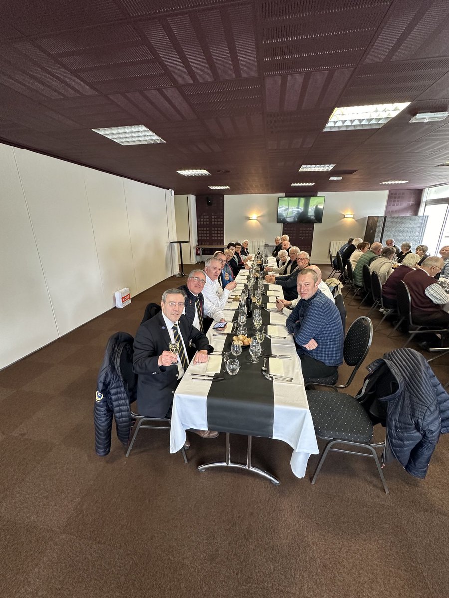 Comme à chaque ASSEMBLÉE GÉNÉRALE de la CFBCT. Déjeuner avec nos épicuriens ! ( l’association des anciens Présidents des bouchers de départements en retraite ) Heureuse de partager ce moment toujours riche de belles histoires , et d’expériences de belles personnes !