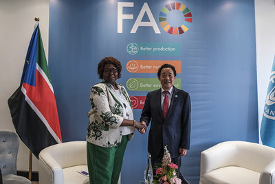 .@FAODG QU Dongyu met with Josephine Lagu, Min. of @mafs_ss at #ARC33 in the Kingdom of Morocco, which is putting a spotlight on the FAO’s Strategic Framework 2022 to 2031. FAO is committed to supporting resilient agrifood systems & inclusive rural transformation in South Sudan.