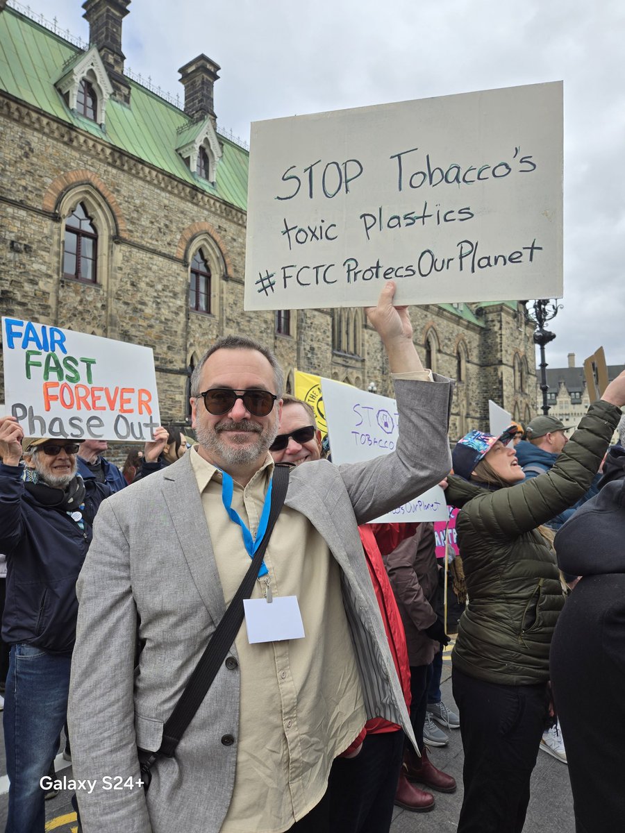 cmuffett1's tweet photo. March for an ambitious global #PlasticsTreaty. #INC4. @brkfreeplastic @Greenpeace https://t.co/YGA6k7qEUE