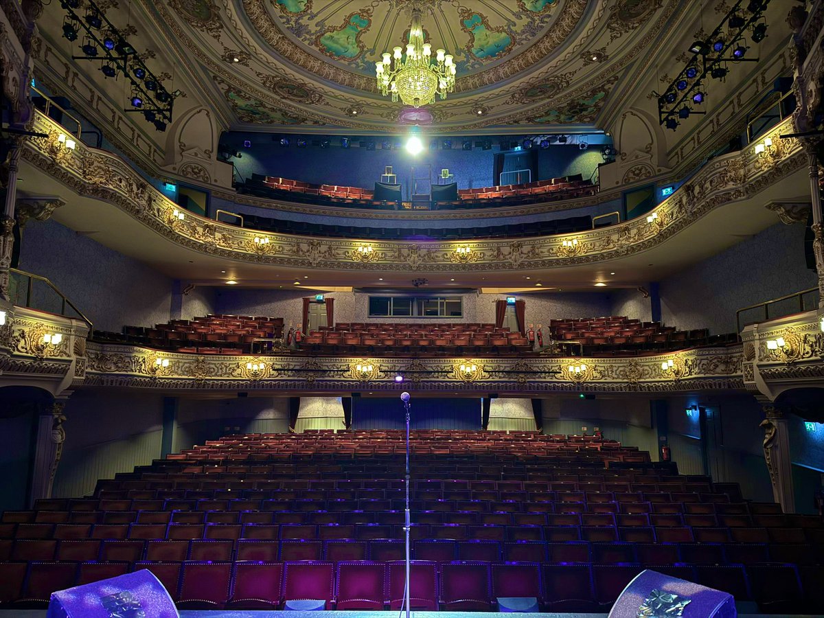 🎤 The stage is set once again Tommy’s UK tour continues tonight with a sold out show at Cheltenham’s @Everymanchelt 🙌🏻 🎟️ Be sure to get your tickets for the remaining ‘tommedian’ shows of this run via tommytiernan.ie/tommy-tiernan-…