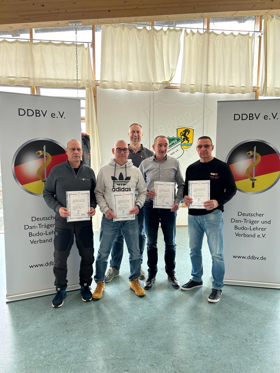 ddbv_e's tweet photo. Ehrungen für langjährige Mitgliedschaft im Rahmen der jährlichen Mitgliederversammlung des DDBV e.V. https://t.co/nA3E9vplq9