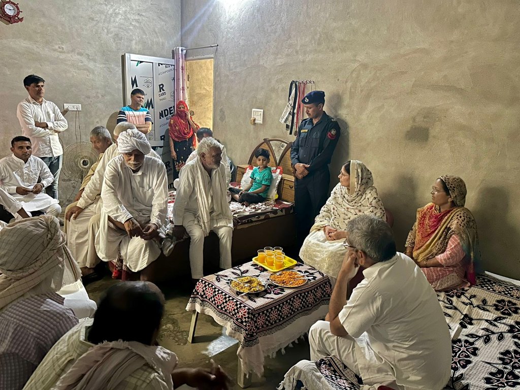 KamleshDhanda1's tweet photo. आज कलायत विधानसभा क्षेत्र के गांव सिनंद और दु���्बल में विभिन्न चाय कार्यक्रमों में कार्यकर्ताओं से मुलाकात कर भाजपा के पक्ष में और अधिक प्रचार प्रसार करने तथा आगामी कार्यक्रमों के निमित विचार विमर्श किया। #AbkiBaar400Paar https://t.co/5TSFDWIqJs