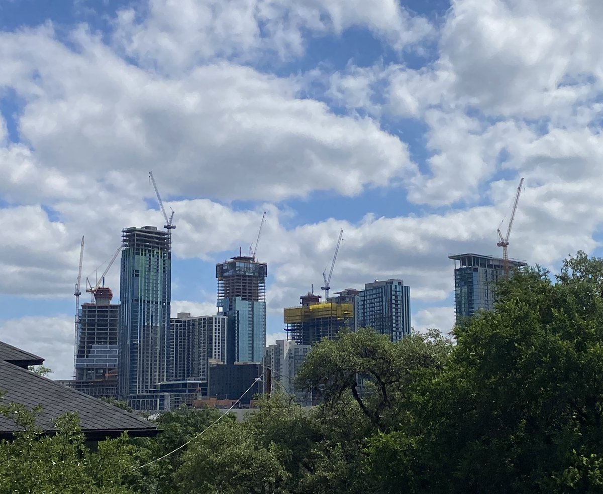 No less than 6 active cranes on Rainey St. Wild to think just 15 years ago it was a sleepy, residential area with small homes and a few low key bars. Properties could be bought for under 750k. Now, 10+ mid rise to high rises have been built or are under construction.