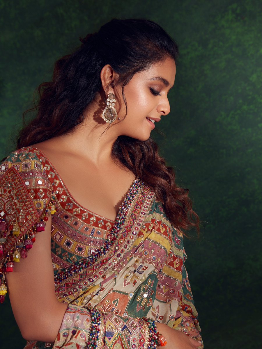 #KeerthySuresh looks stunning 😍♥️