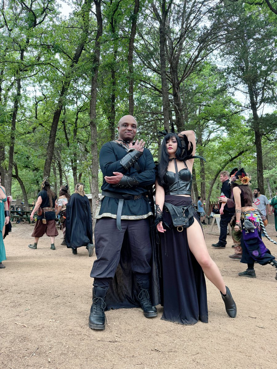 Lacari's tweet image. Touched some grass and went to RenFest with @quqco 

I played as a rogue :)
