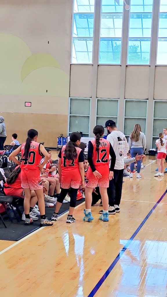 SouthTejas1984's tweet photo. #Hoopz(Natalia-Devine-Lytle) vs SA's Finest!
#LetsGo
@NJH_Mustangs @NataliaSports @LoriLwilson23 https://t.co/tH89Gq8afM