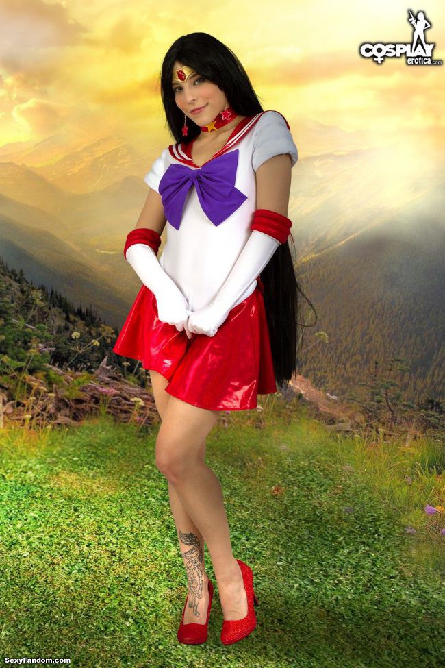 Sexy Fandom: Zoey Stuns in Sailor Mars Cosplay sexyfandom.com/archives/2017/…