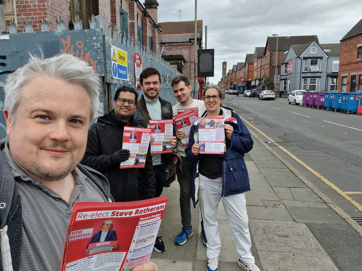 Getting out the message for @emilyspurrell and @MetroMayorSteve today in Edge Hill, Arundel and Smithdown wards with @Naz_EdgeHill, @CllrLauraRC, @JonathonJMorris & @SiJ0nes. Encouraging residents to #VoteLabour on May 2nd. 🗳🌹