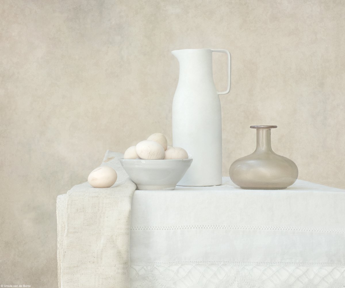 🤍 Sunday serenity 📷 'Eggs in the morning' by Ursula van de Bunte, Shortlisted, Claire Aho Award for Women Photographers, 2024 #whiteaesthetic #stilllife #stilllifephotographer #stilllifephotography