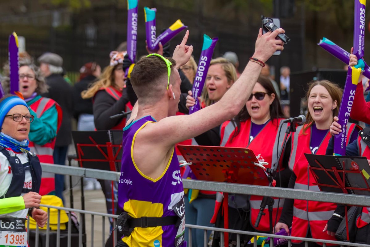 scope's tweet image. We're thrilled to have had @singingstriders with us at mile 3 as part of our #TeamScope cheer squad 🎤

They were full of enthusiasm and encouragement, helping our runners raise vital funds for disability equality 💜

📷 Photo credit: Ed Miller