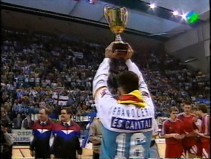 📆 #AniversarioPH Hoy, 23 de abril, hace 29 años. 🏆 Copa EHF 1994/95 🆚 @BMGranollers 🇪🇸🇷🇺 #Tscheliabinsk ⚔️ Final-Vta 📆 23.04.1995 🌐 Granollers 👨‍🏫 @manolo_montoya #NikolaiChevchenko ⚖️ Thomas/Thomas 🇩🇪 🎙️ @joanRvallve 💻 bit.ly/00037GraTsch