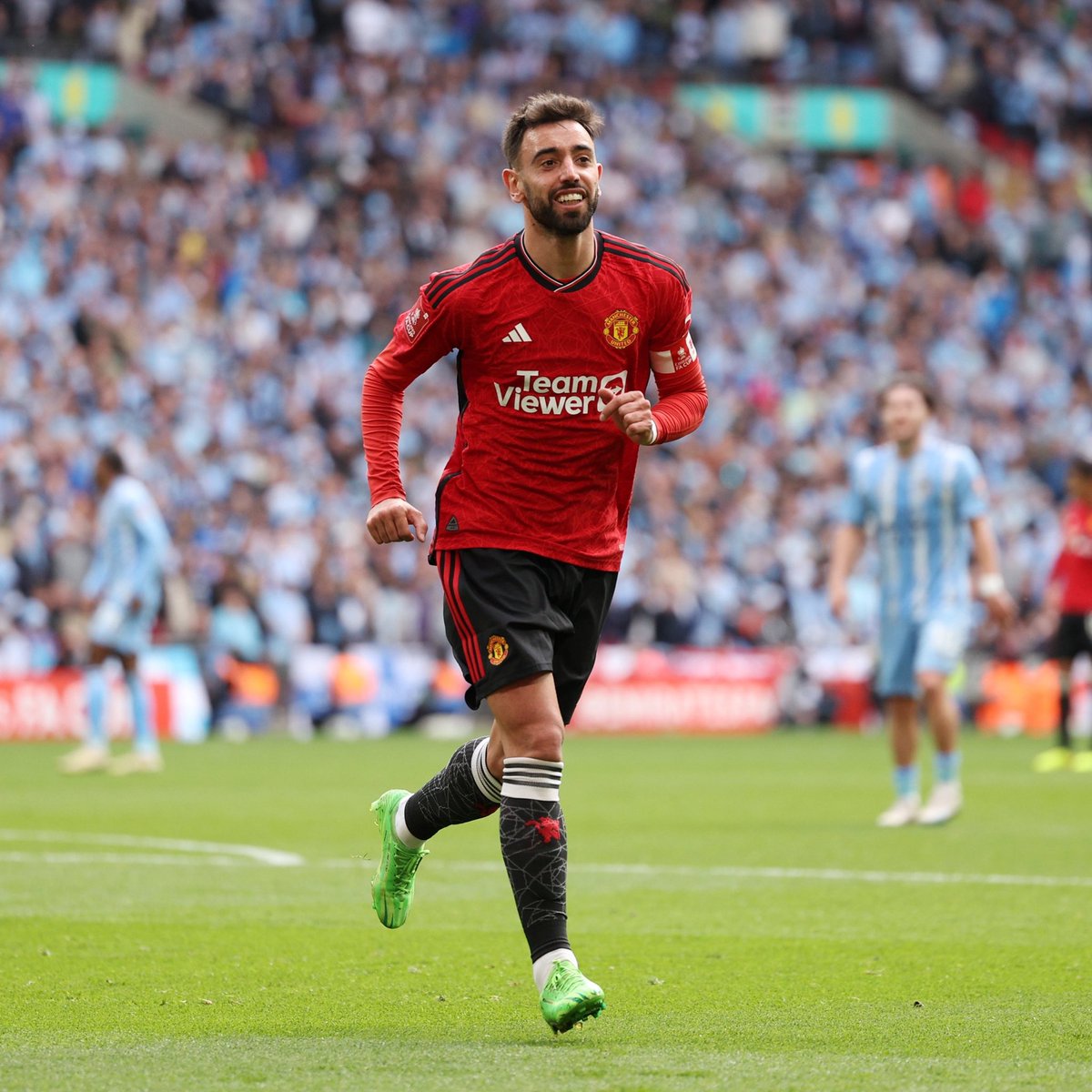 Bruno Fernandes for Manchester United so far this season:

— 13 goals
— 10 assists

Portuguese Magnifico 🪄🇵🇹