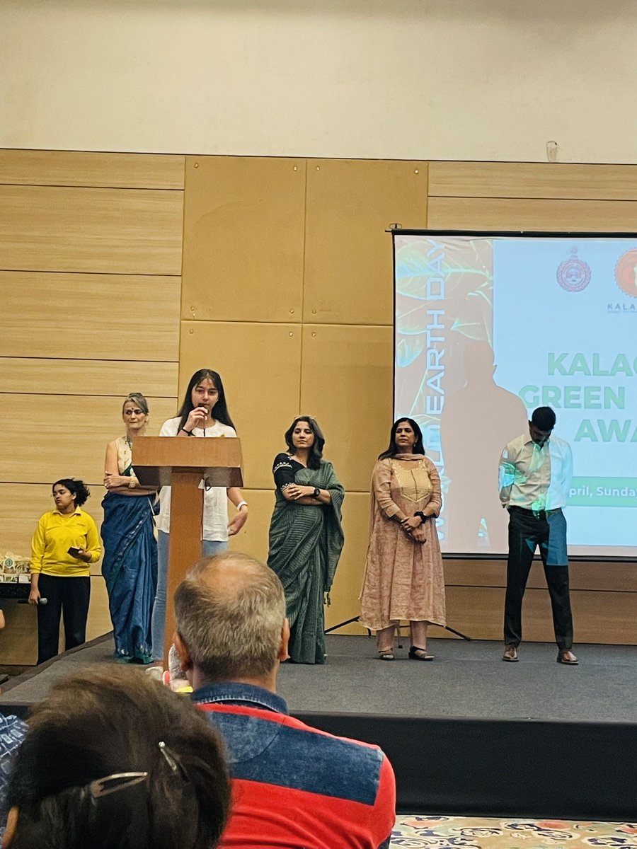AyanaChaudhary_'s tweet photo. Honoured to receive Green Impact award from @MunCorpGurugram Jt commissioner Dr  Naresh kumar sir at the #GreenHeroes honour event organised by @KalaGramSociety a @DC_Gurugram  initiative.#EarthDay2024 #EarthDay #Earth All i advocated is #Reduce consumption! https://t.co/2U9Fm7mfFO