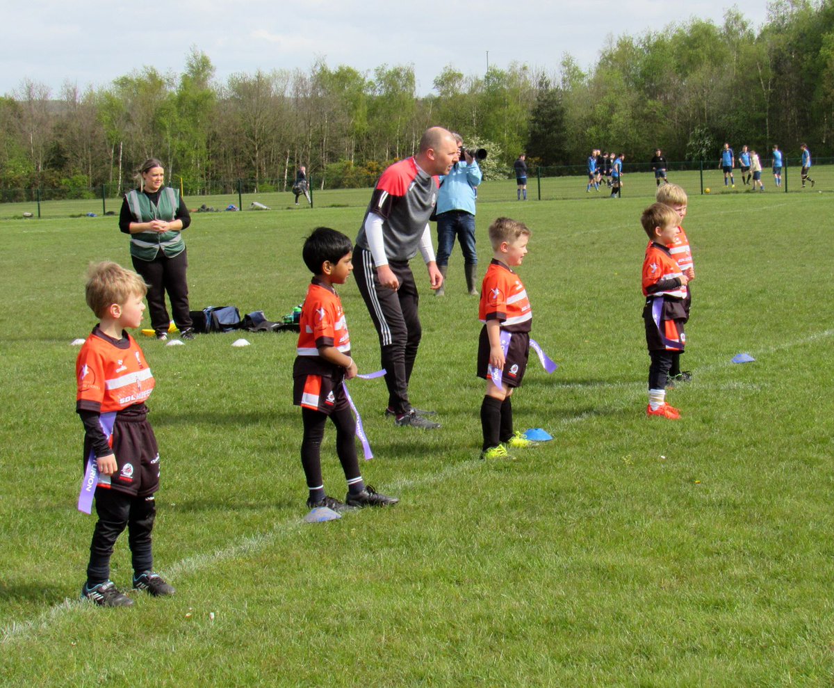 Today, we saw our U6s take to the field again, this time against Oulton Raiders 🏉

Our kids showed great improvement, but more than anything, they played with enthusiasm and great attitude 😊

 #BarnsleyIsBrill #rugbyleague #junior