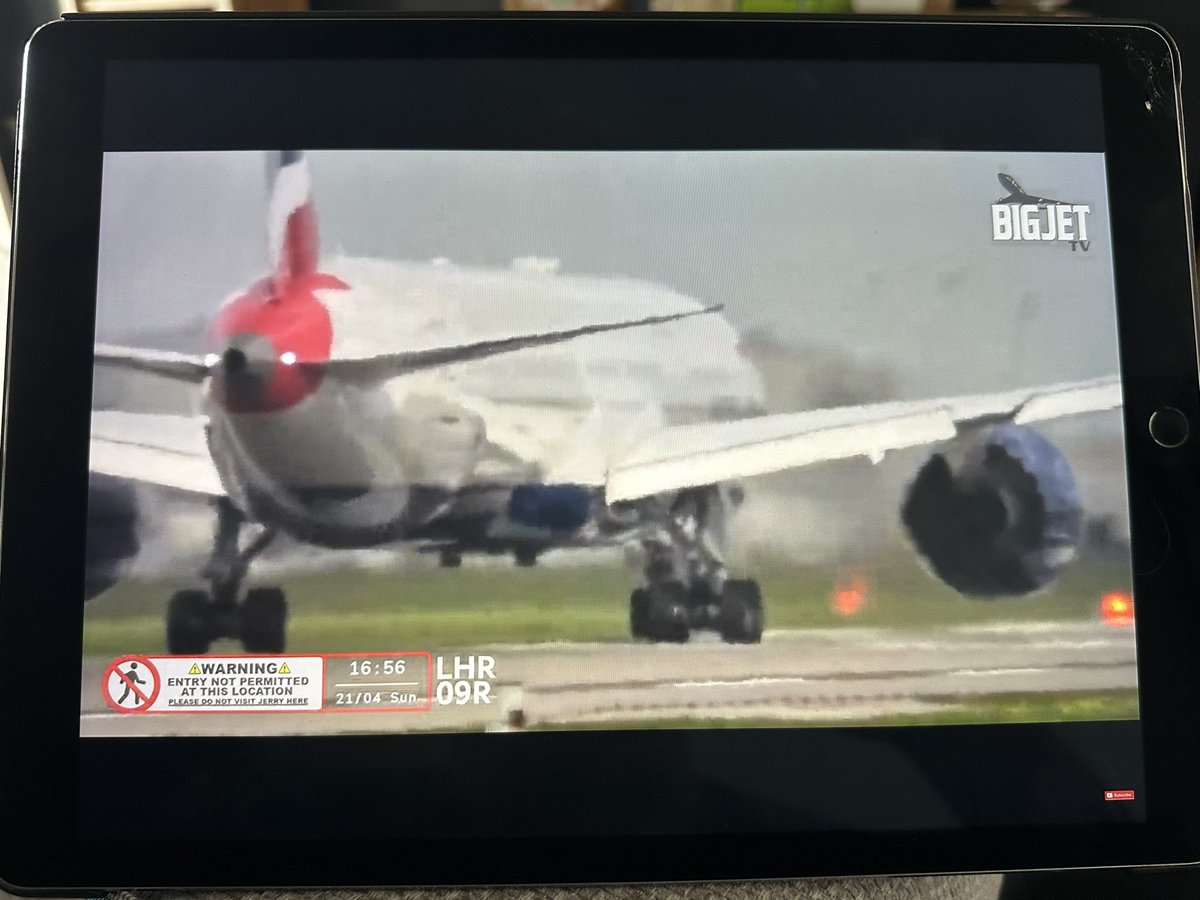 TRAINSFLYWINE's tweet photo. My fav flight to my fav destination……. @British_Airways @BigJetTVLIVE @SeaTacWA @BoeingAirplanes #BA49 #Dreamliner @HeathrowAirport https://t.co/NHZtKmYKUK