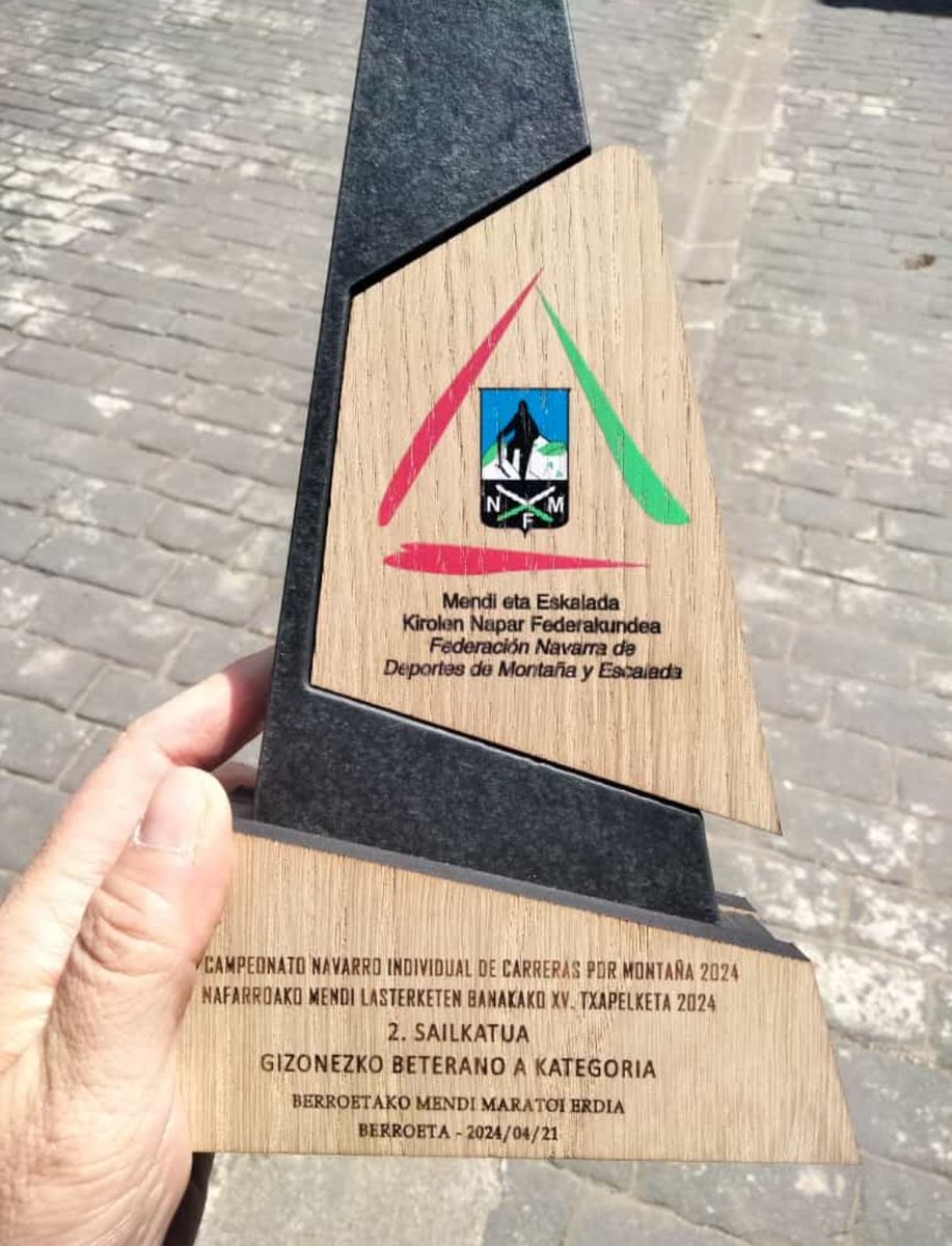 🎉 Estamos de enhorabuena en el club 🙌🏼

Recién entrado en la categoría de veteranos, Ion Eseverri se ha subido al 2° puesto del cajón en el campeonato navarro de carreras de montaña ⛰️🏃🏻👴🏻

Zorionak txapeldun! Estás más fuerte que los bojes del bordal de Artaxo 💪🏼

#aupairati