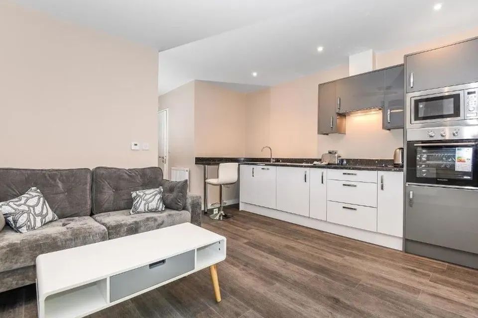 Treat yourself to an affordable and homely break this spring in one of our studios in Egham, #Surrey 🧡 #MagnaHouse is a great base to discover the delights of the home counties of England. 🌐 buff.ly/3594AHw 📞 +44 (0)330 107 5622 #StayLets #ServicedAccommodation