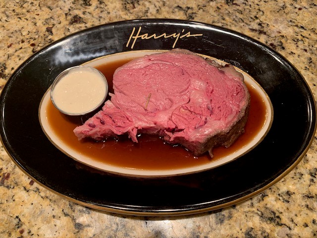 It's Sunday! You know what that means.... Sunday Prime Rib Special!!! Come in for our three course special from 4-9pm! #primerib #sundayprimeribspecial #harryssavoygrill